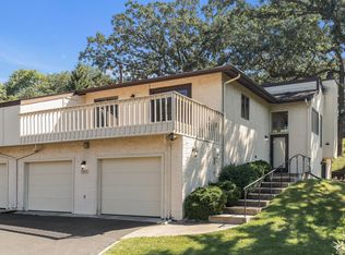 2022 Charlton Rdg, West Saint Paul, MN 55118