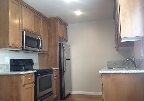 Parklane East Apartments — Photo 2