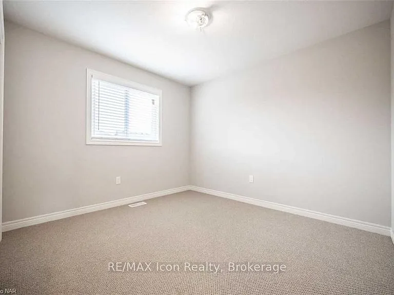 135 Acacia Rd — Photo 17
