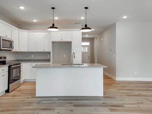 3rd image of 6737 Flagstone Dr