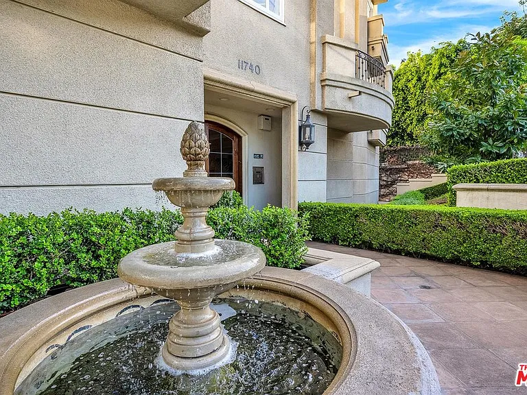 11740 W Sunset Blvd #22 — Photo 3