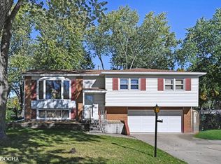 2712 Mohawk Ave, Woodridge, IL 60517