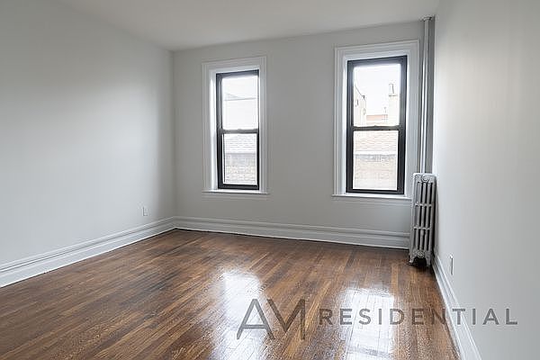 1st image of 537 Ovington Ave #10