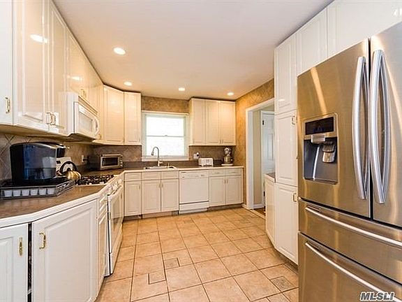 5th image of 2527 Wilson Ave