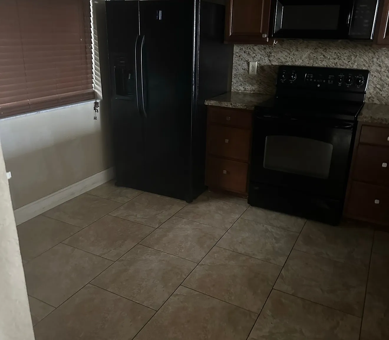 3 bed, 1475 sqft, $3,200 — Photo 2