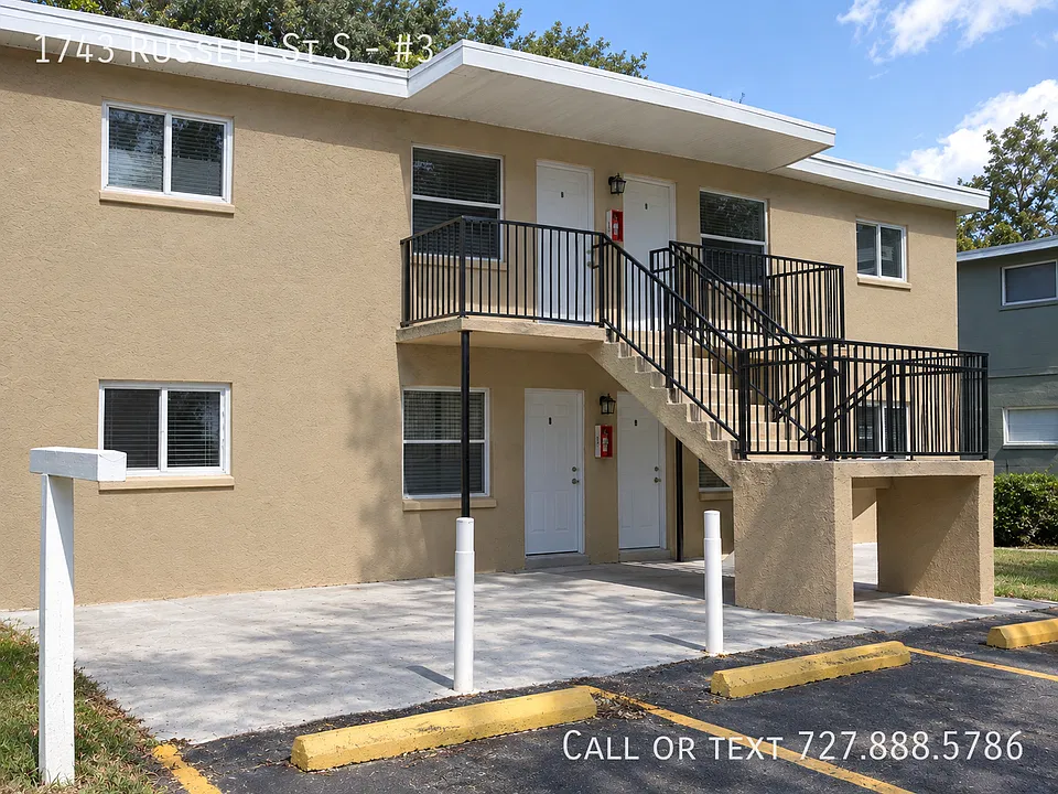 1743 Russell St S #3