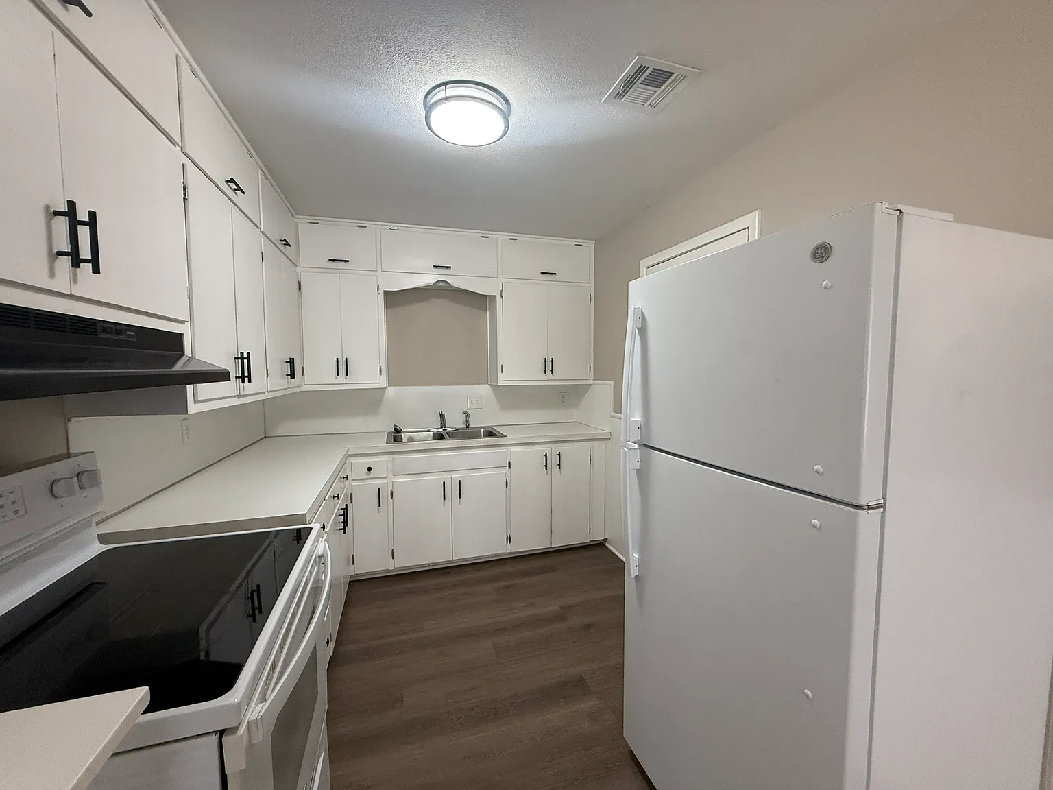3 bed, 900 sqft, $1,050 — Photo 4
