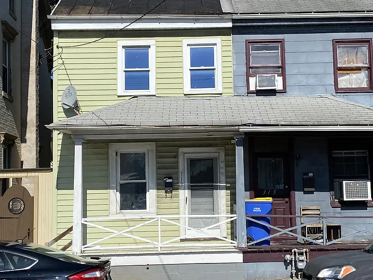 313 E Main St — Photo 8