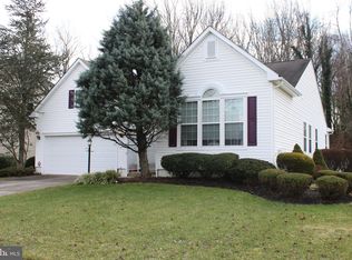 22 Raintree Dr, Sicklerville, NJ 08081