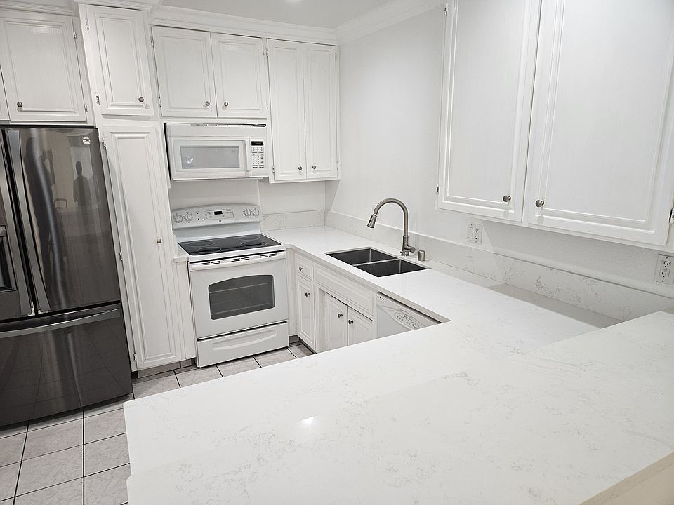 1st image of 827 2nd St #302