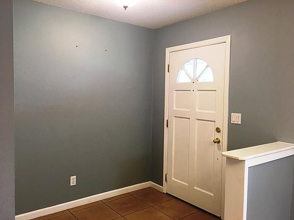 2nd image of 2233 Oakgrove Cir