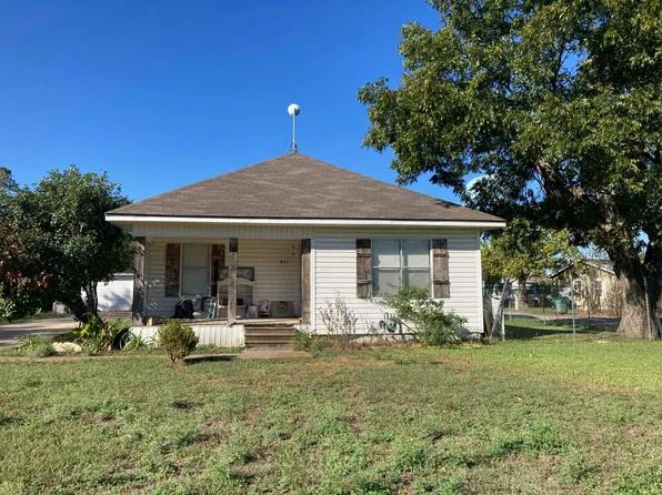 411 N Carpenter St, Mart, TX 76664