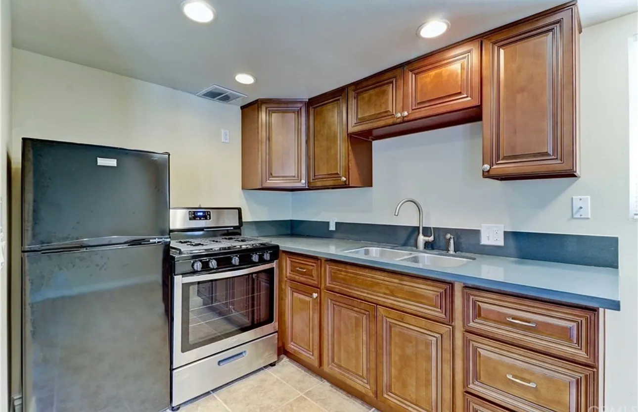 2 bed, 1200 sqft, $2,000 — Photo 3