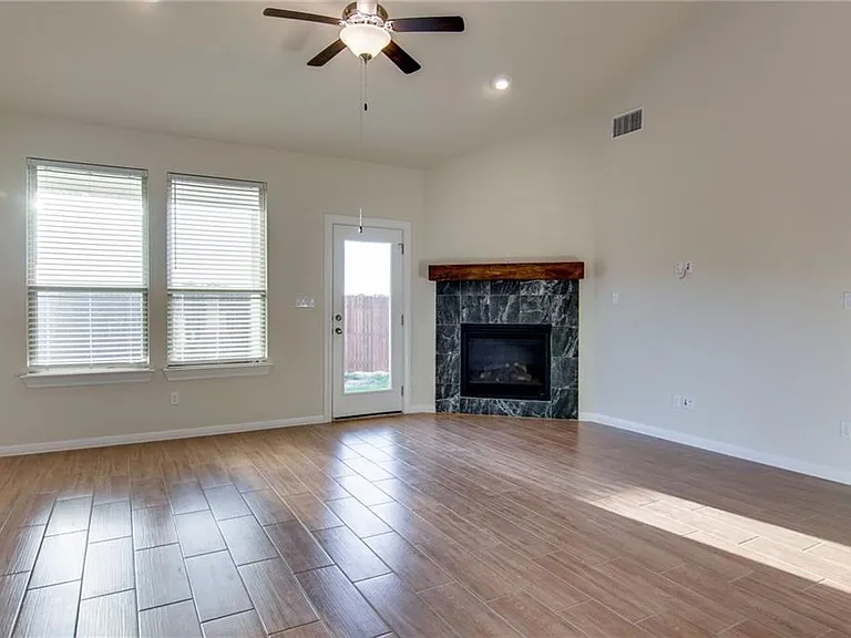 15900 Cessida St — Photo 29