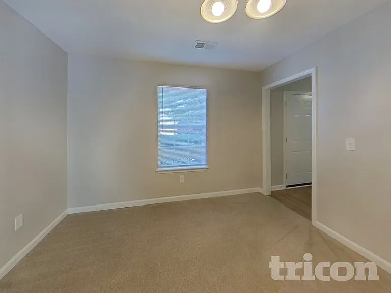 500 Gingerbread Ct S — Photo 4