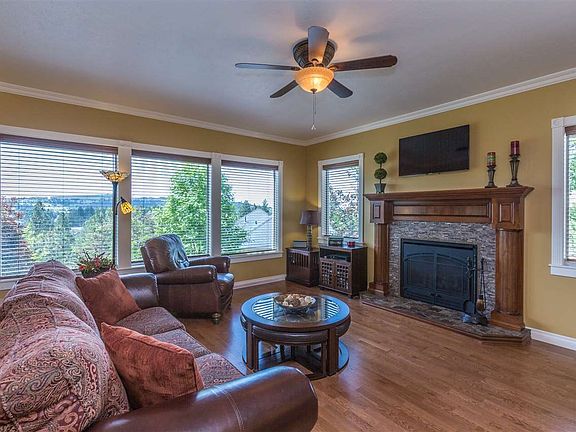 3rd image of 106 N Lindeblad Ln
