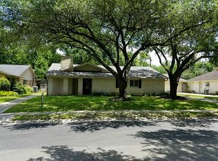 203 Blue Willow Dr, Houston, TX 77042