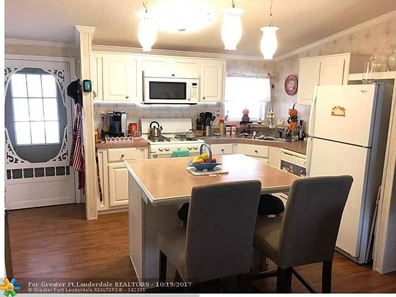 4th image of 5441 SW Hiacinth Ct