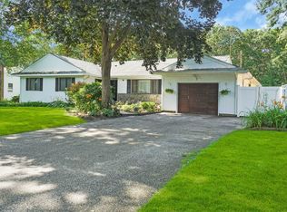 5 Circle Pl, Speonk, NY 11972
