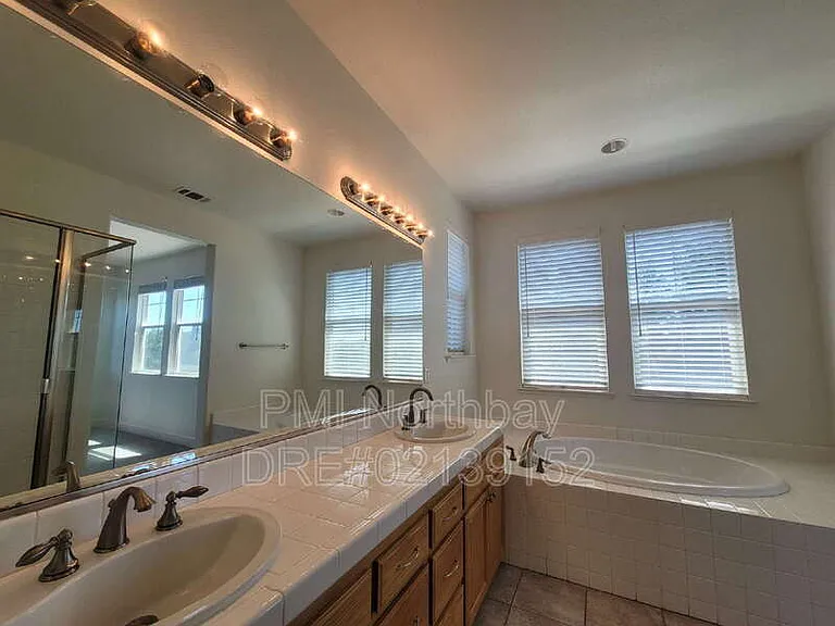 481 Lexington Dr — Photo 15