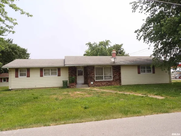 1005 W Church St, Benton, IL 62812
