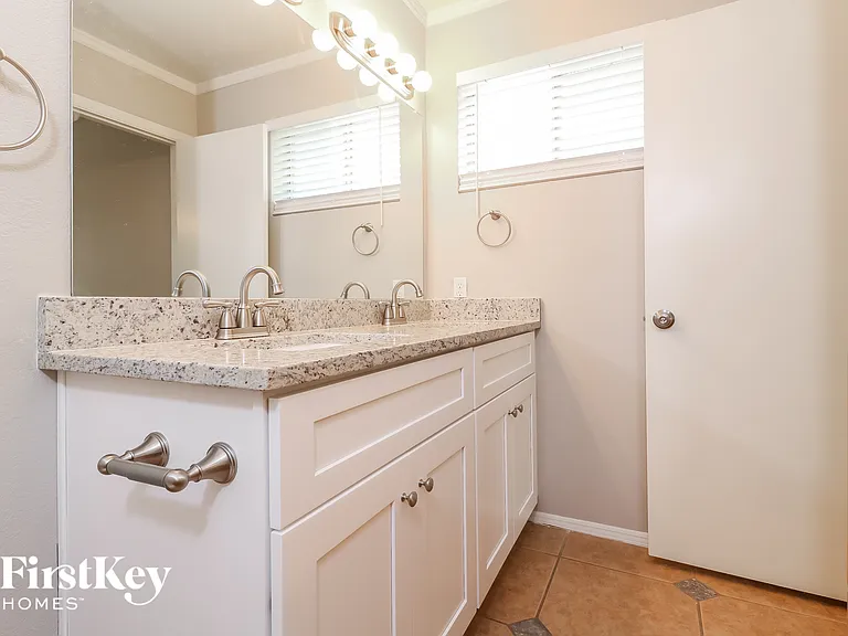 3921 W Pershing Ave — Photo 10