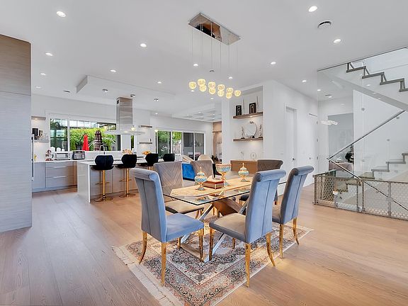 4th image of 440 Queens Rd