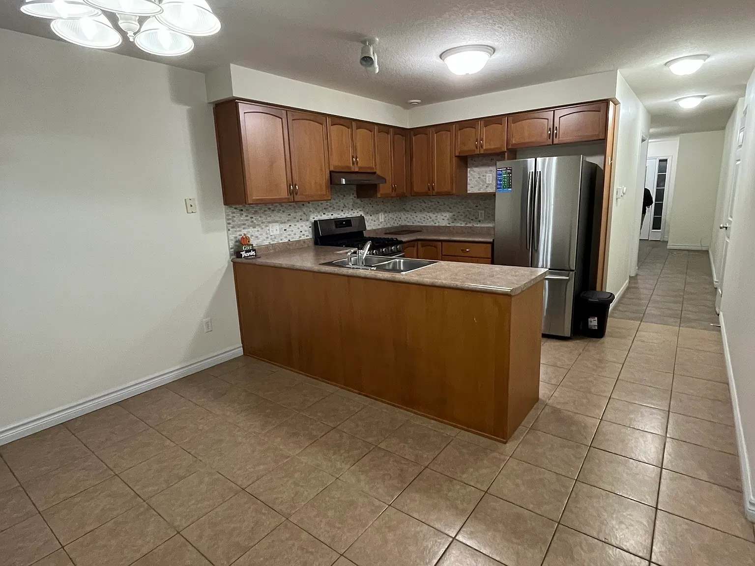 3 bed, 1100 sqft, $2,500 — Photo 3