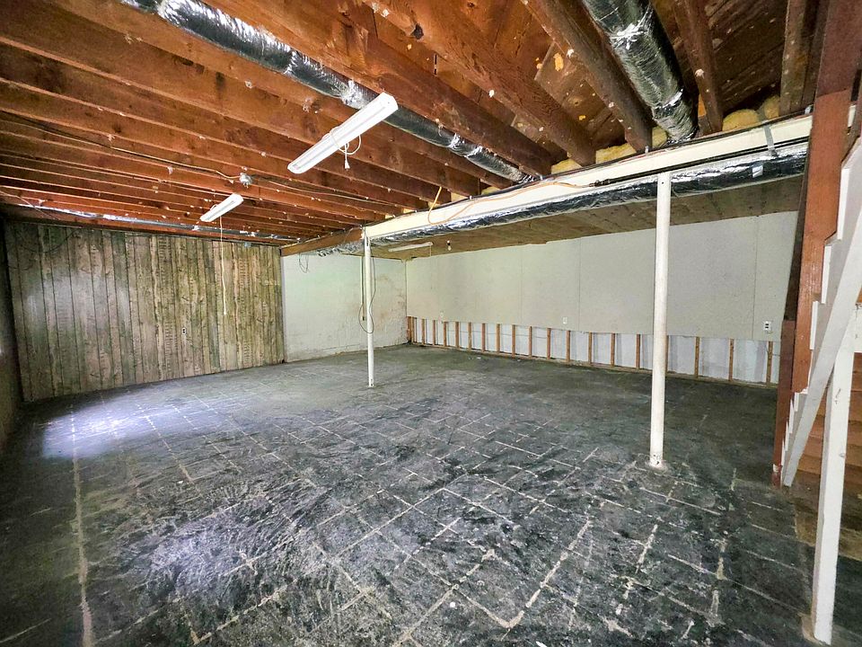 26th image of 408 S Harlin Drive