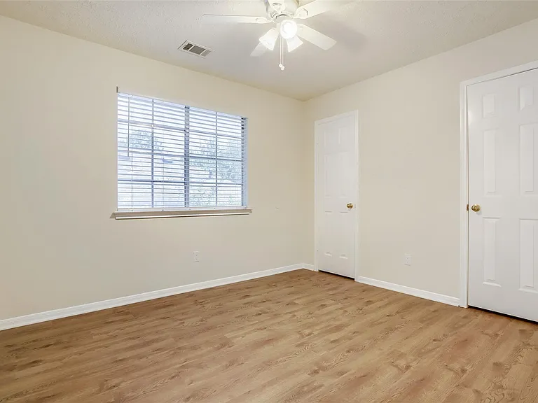 13822 Dentwood Dr — Photo 8