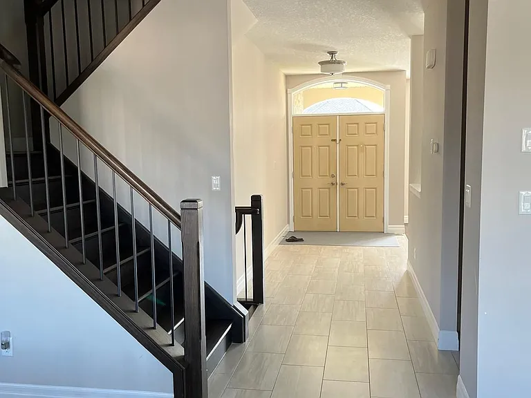 128 Ottawa Ave — Photo 2
