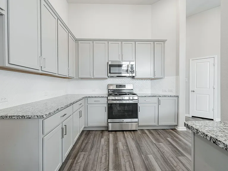 16717 Garden Dr — Photo 2