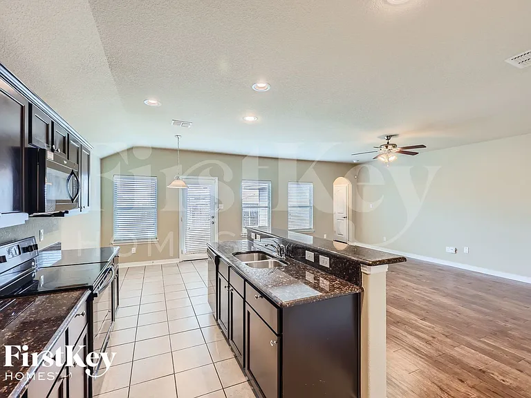 3613 Cayman Dr — Photo 11