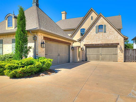 3rd image of 2725 Guilford Ln