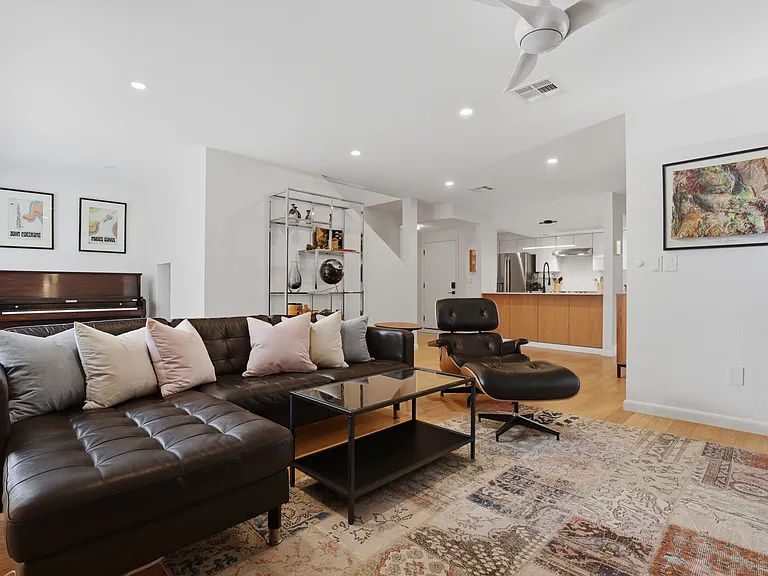 915 NW 7th St #206 — Photo 1