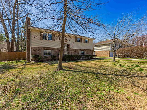 3rd image of 7608 Greenbriar Dr