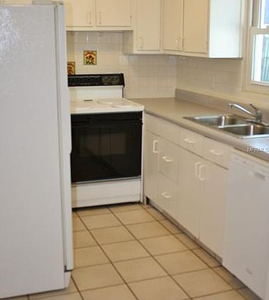 4th image of 2141 Barcelona Dr