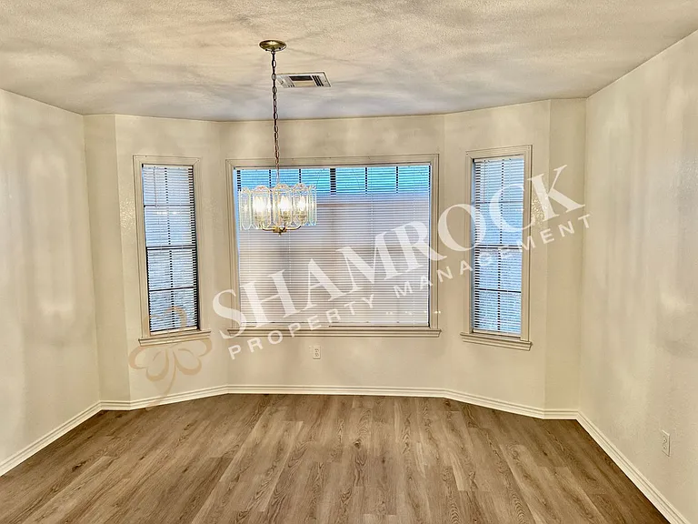 712 N Crooked Creek Rd — Photo 7