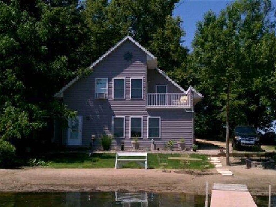 1st image of 46858 Maple Dr