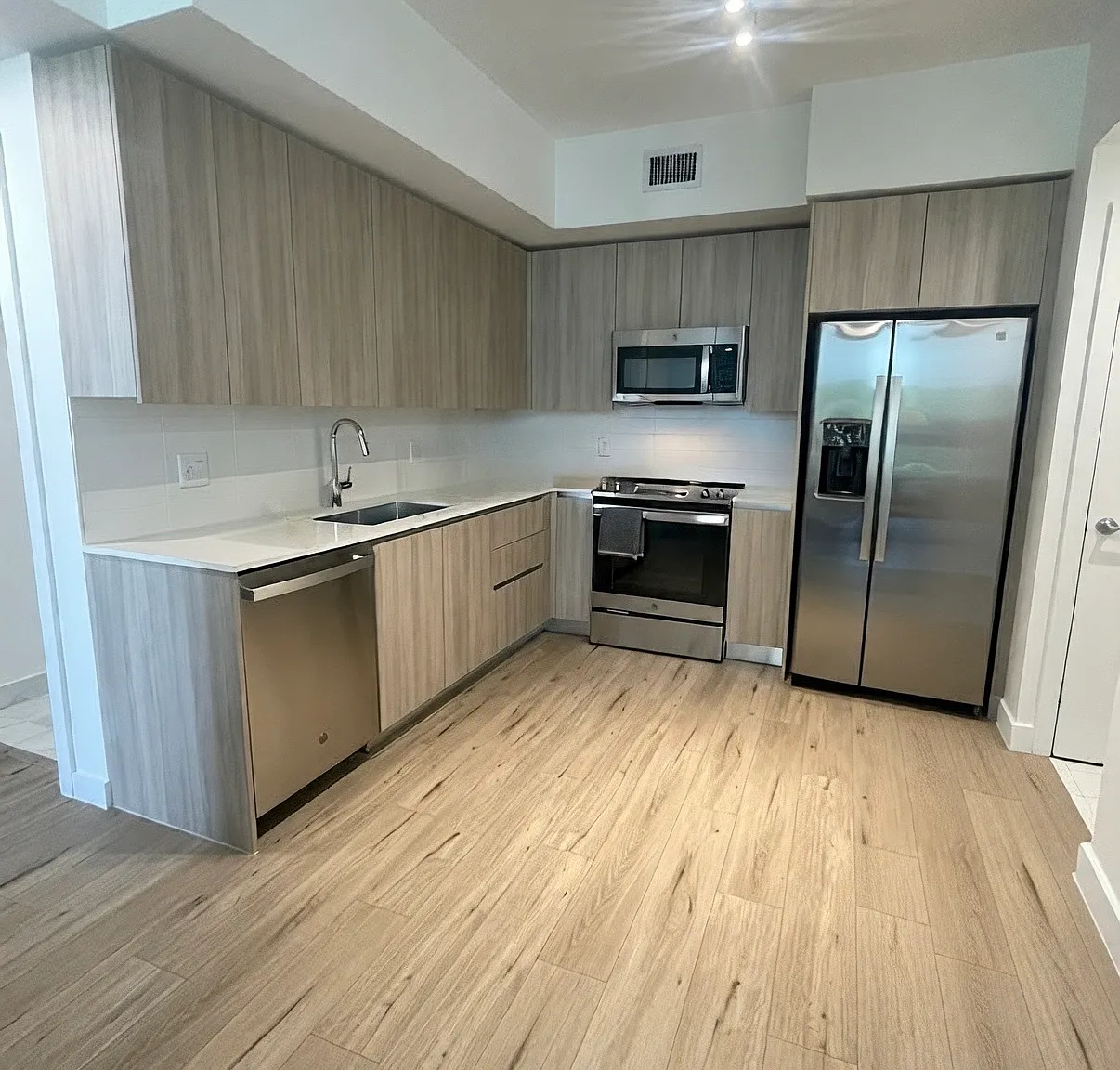 1 bed, 690 sqft, $2,060 — Photo 1