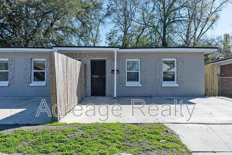 2 bed, 1.0 bath, 697 sqft, $1,150 — Photo 2
