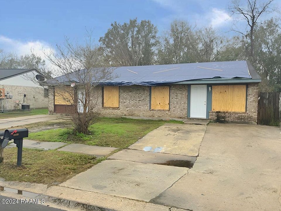 1st image of 403 Knollwood Cir