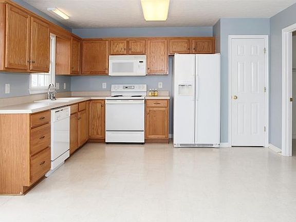 4th image of 734 Wyndhurst Dr