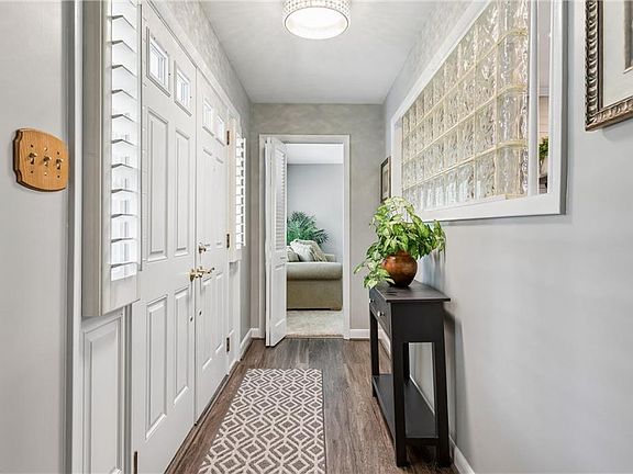 5th image of 3309 Mapleton Cres