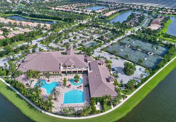 Home For Sale In Valencia Reserve