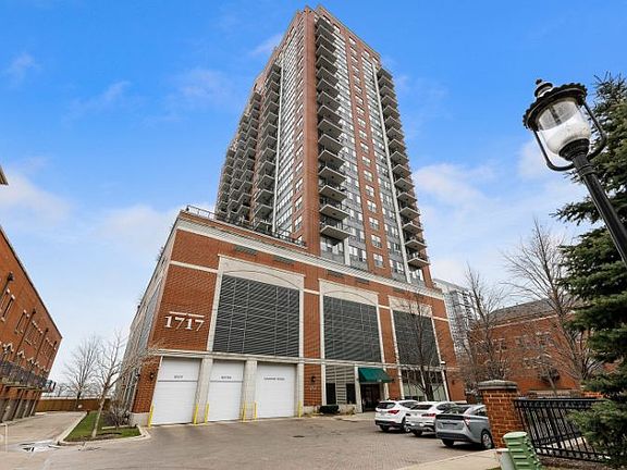 2nd image of 1717 S Prairie Ave APT 2010