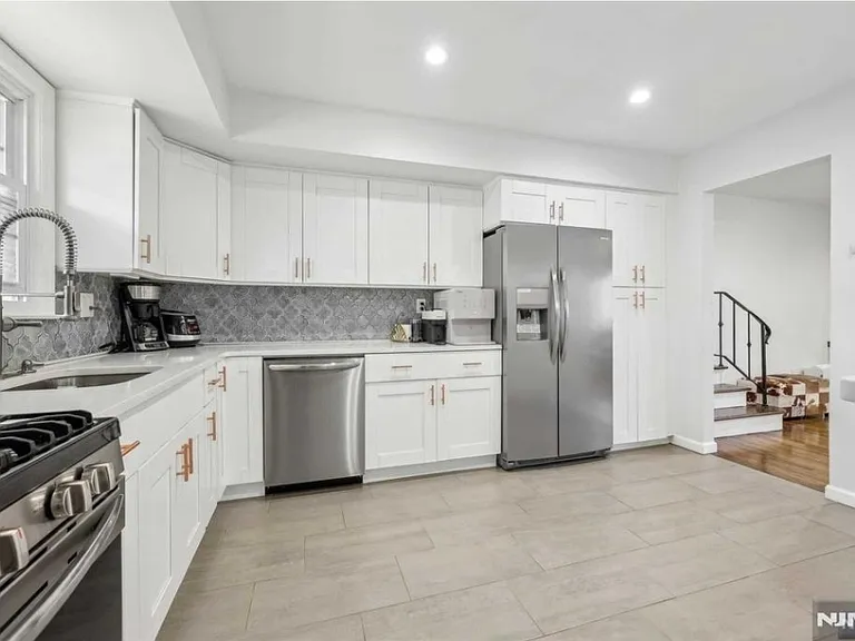 10 Julia St — Photo 10