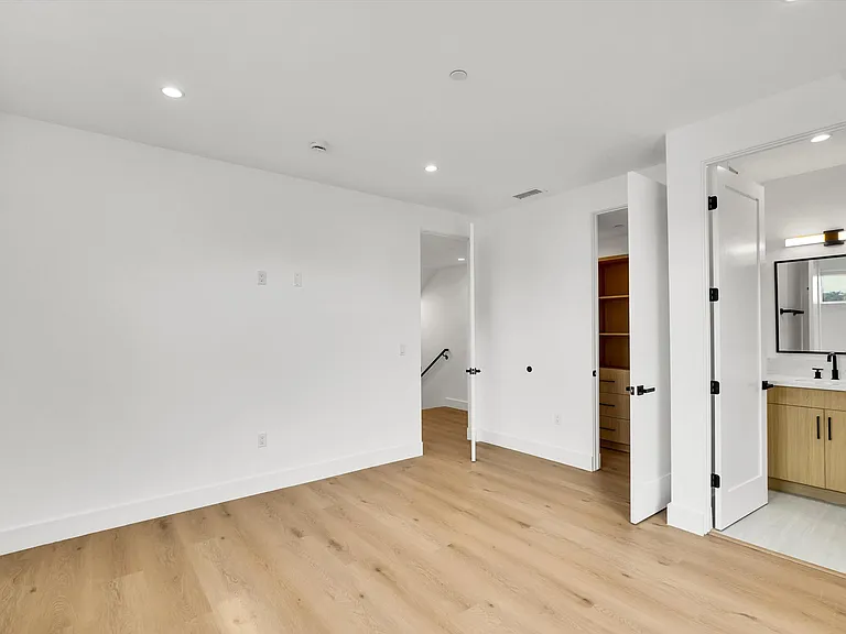 5022 Cahuenga Blvd — Photo 14