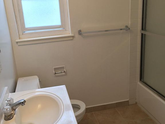 4th image of 271 N 6th St APT 6