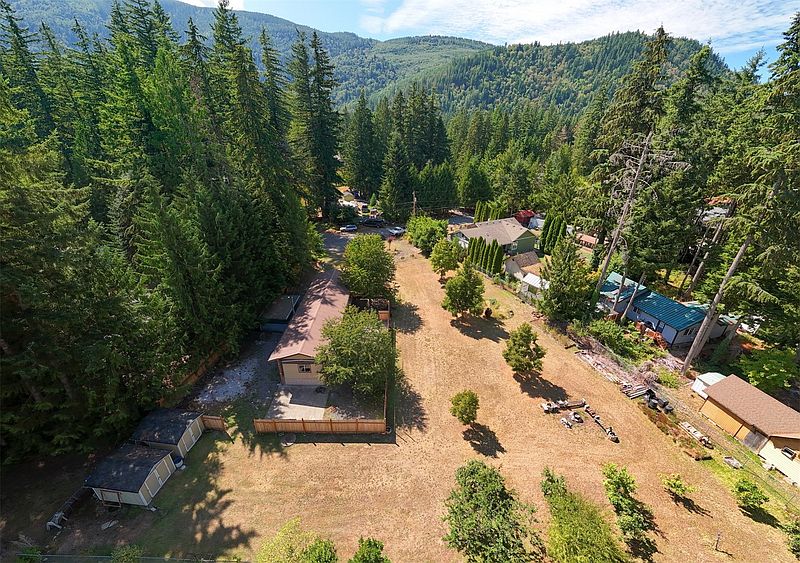 3rd image of 8372 Juniper Lane